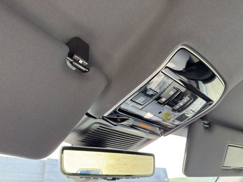 New 2025 Land Rover Range Rover Sport SE image 28