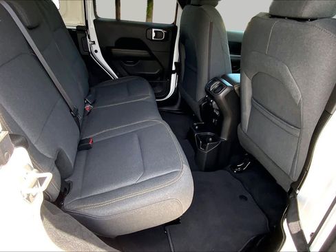 Used 2025 Jeep Wrangler Unlimited Sahara AWD/4WD image 19