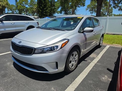 Used 2017 Kia Forte LX FWD image 5