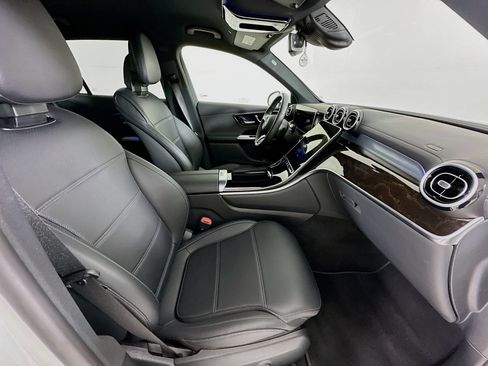 Used 2025 Mercedes-Benz GLC 300 image 27