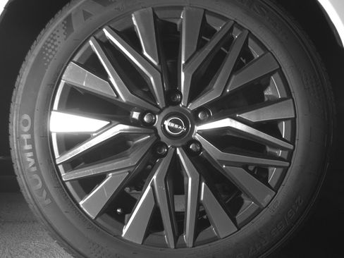 Used 2025 Nissan Altima 2.5 SV FWD image 15