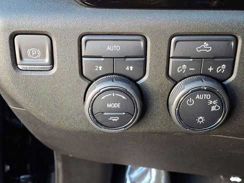 Used 2022 Chevrolet Silverado 1500 LT image 35