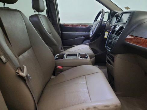 Used 2015 Chrysler Town & Country Touring-L w/ Driver Convenience Group image 21