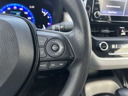 Used 2021 Toyota Corolla LE image 17