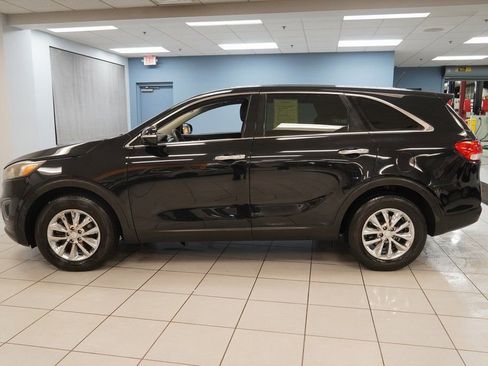 Used 2017 Kia Sorento L image 2
