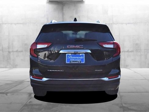 Used 2024 GMC Terrain SLT image 6