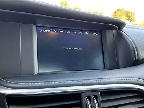 Used 2019 INFINITI QX30 w/ Navigation Package image 34