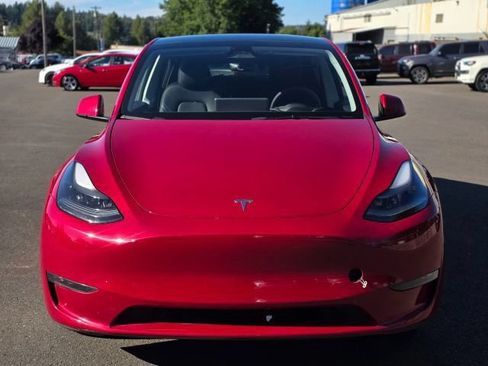 Used 2023 Tesla Model Y Long Range AWD/4WD image 2