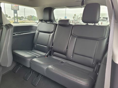 Used 2025 Ford Expedition Active AWD/4WD image 12