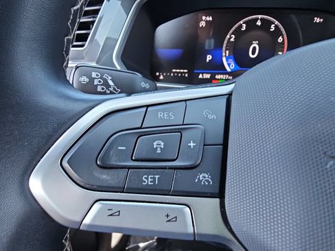 Used 2024 Volkswagen Tiguan SE FWD image 17