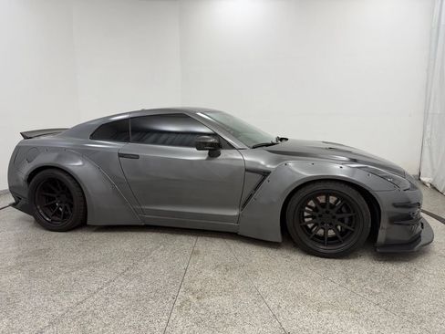 Used 2015 Nissan GT-R Black Edition AWD/4WD image 10