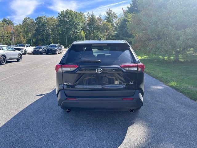 Used 2023 Toyota RAV4 LE AWD/4WD image 4