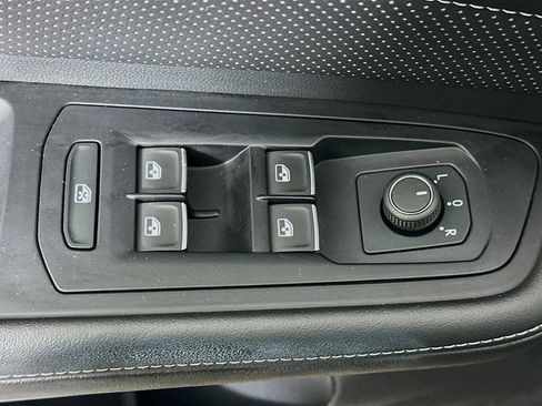 Used 2025 Volkswagen Atlas SE image 15