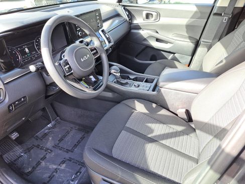 Used 2023 Kia Sorento LX image 10