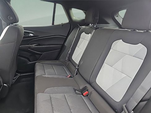 Used 2025 Chevrolet Trax RS w/ Sunroof Package image 21