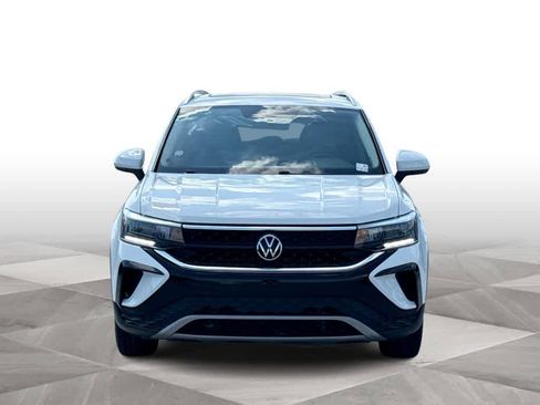 Used 2022 Volkswagen Taos SE w/ Panoramic Sunroof Package image 3