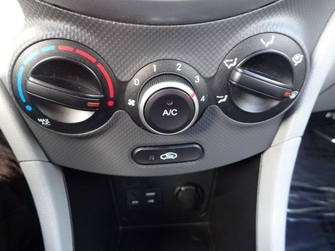 Used 2016 Hyundai Accent SE FWD image 16