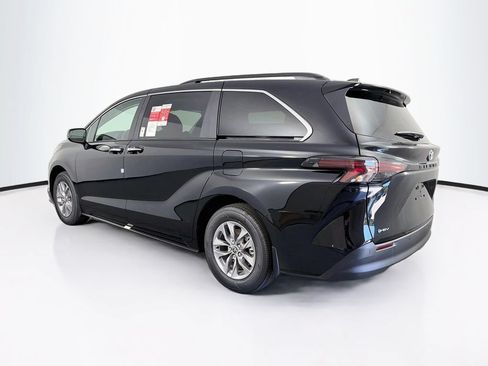 New 2026 Toyota Sienna XLE FWD image 6