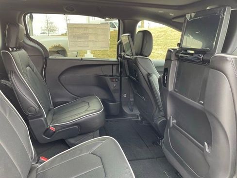 New 2026 Chrysler Pacifica Limited w/ Uconnect Theater Family Group FWD image 13