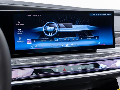 New 2025 BMW 750e xDrive AWD/4WD image 26