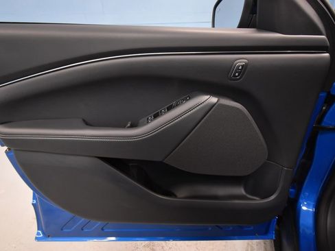 Used 2025 Ford Mustang Mach-E Select AWD/4WD image 5