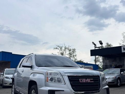 Used 2017 GMC Terrain SLE w/ Convenience Package FWD image 2