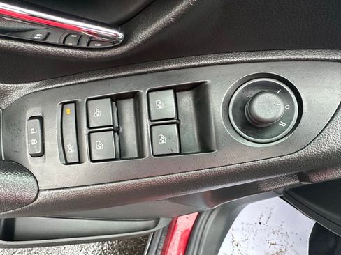 Used 2022 Chevrolet Trax LS w/ Tint and Cruise Package image 15