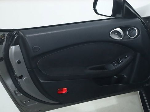 Used 2010 Nissan 370Z Roadster RWD image 16