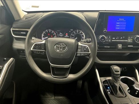 Used 2023 Toyota Highlander L image 7