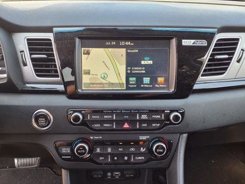 Used 2017 Kia Niro Touring image 12