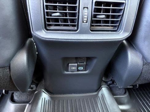 Used 2022 Toyota RAV4 Limited FWD image 10