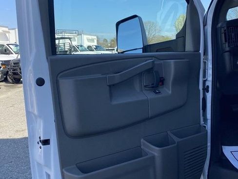 Used 2024 Chevrolet Express 3500 w/ Power Convenience Package image 9