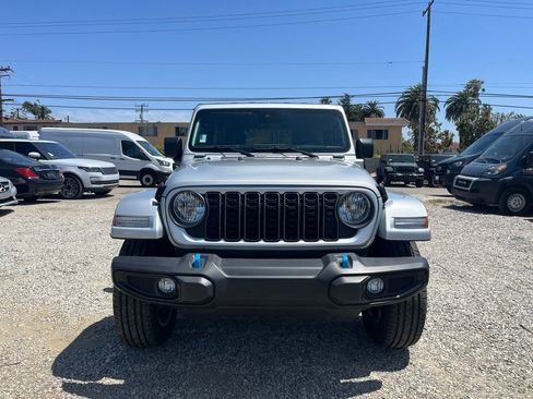 Used 2024 Jeep Wrangler Unlimited w/ Convenience Group AWD/4WD image 2
