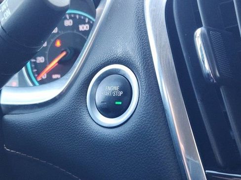 Used 2020 Chevrolet Traverse LT image 8