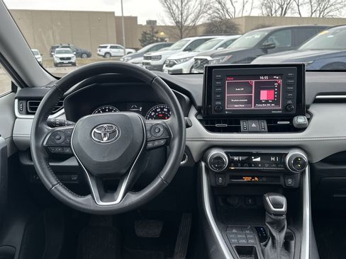 Used 2021 Toyota RAV4 XLE Premium image 21