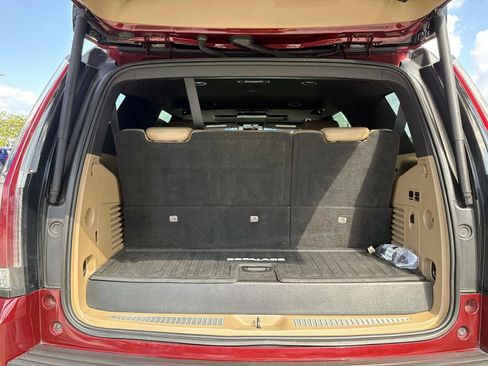 Used 2019 Cadillac Escalade Platinum RWD image 10