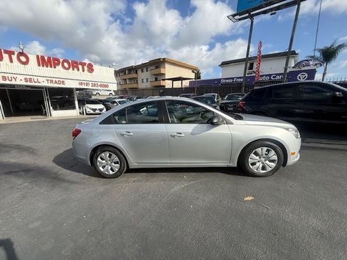 Used 2014 Chevrolet Cruze LS image 10