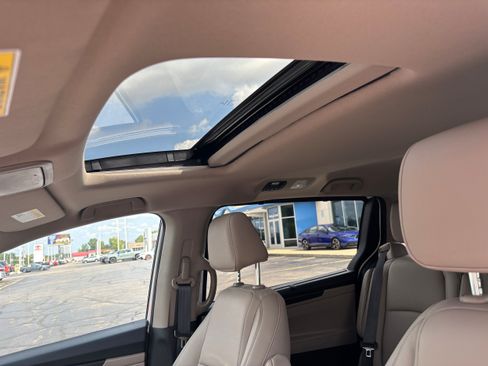 Certified 2024 Honda Odyssey EX-L image 15