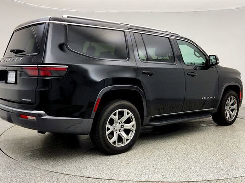 Used 2022 Jeep Wagoneer Series II AWD/4WD image 5