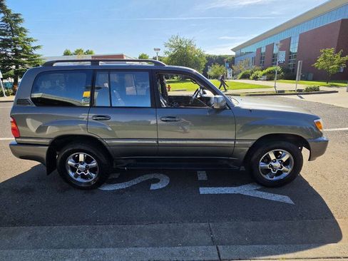 Used 1998 Toyota Land Cruiser w/ Leather Trim Pkg AWD/4WD image 4