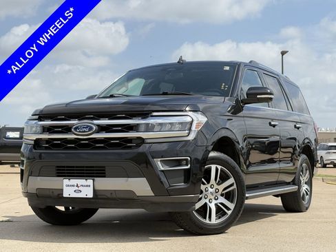 Used 2022 Ford Expedition Limited RWD image 2