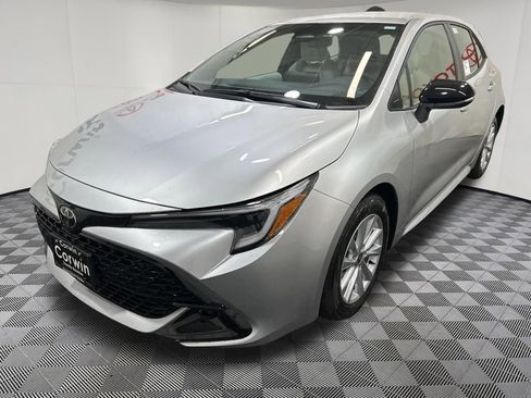 Used 2026 Toyota Corolla SE FWD image 3