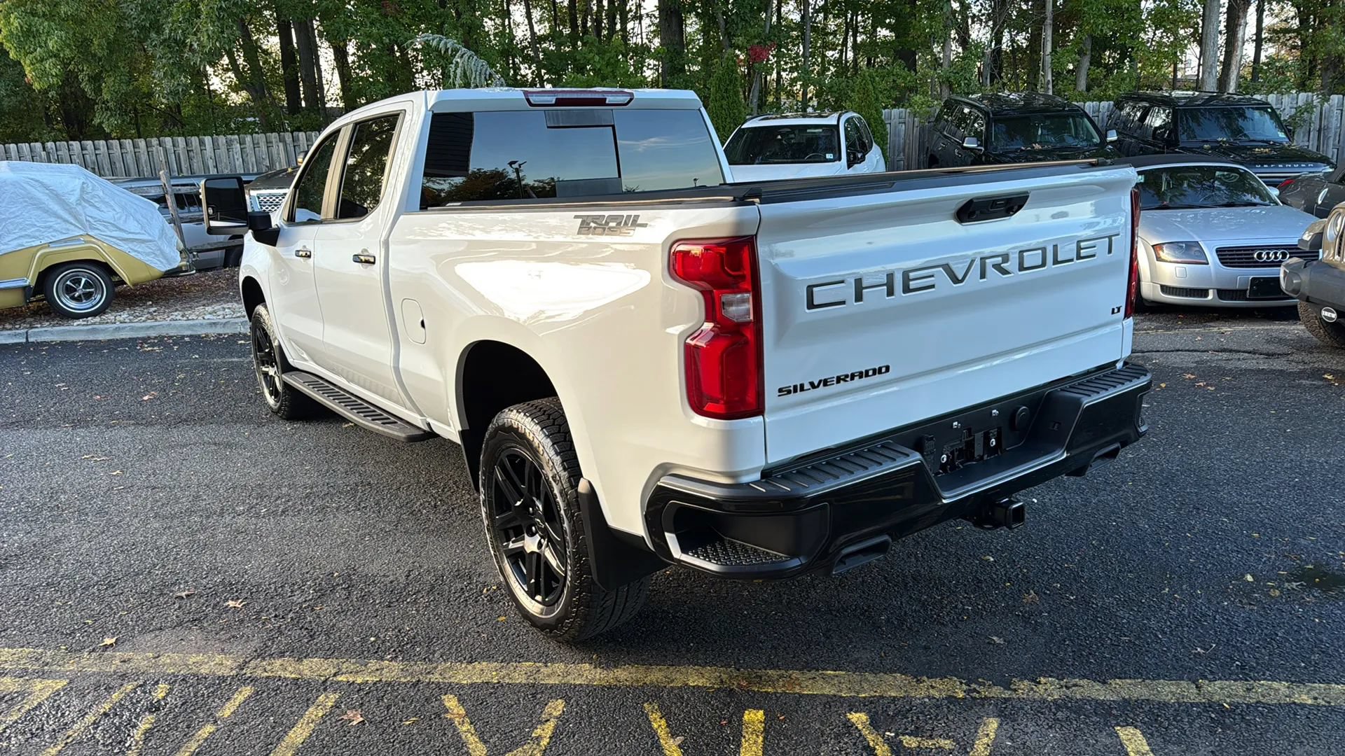 Used 2025 Chevrolet Silverado 1500 LT Trail Boss w/ Dark Appearance Package AWD/4WD image 7