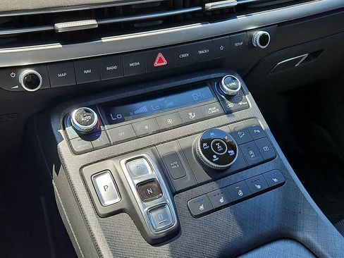 Used 2024 Hyundai Palisade Limited AWD/4WD image 16