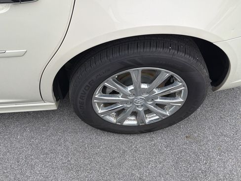 Used 2011 Buick Lucerne CXL FWD image 71