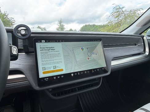 Used 2025 Rivian R1T Adventure AWD/4WD image 31