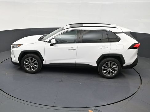 Used 2019 Toyota RAV4 XLE Premium FWD image 13