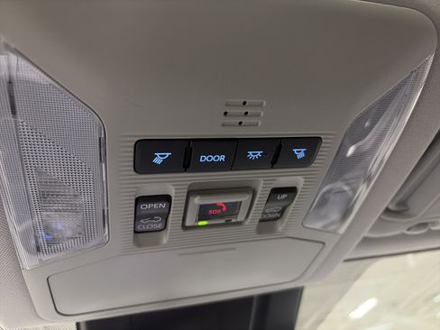 Used 2022 Toyota RAV4 XLE Premium image 23