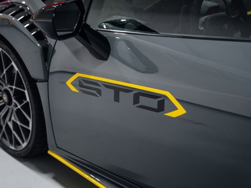 Used 2023 Lamborghini Huracan STO image 32