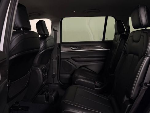 Used 2023 Jeep Grand Cherokee L Limited AWD/4WD image 29